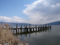 諏訪湖に近くの電話ボックス