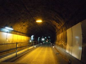 鶯谷トンネル