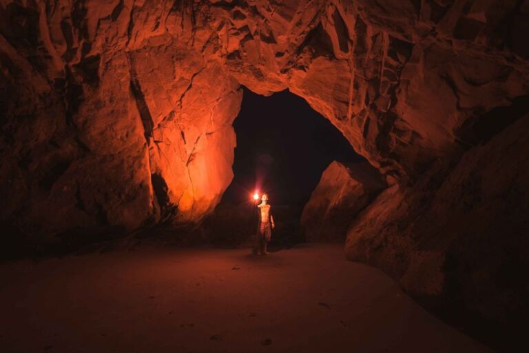 本当に古代遺跡？謎多き龍游石窟