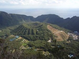 世界でも珍しい「二重カルデラ」の中に人が住んでいる?!青ヶ島が神秘的でゾワゾワ来る