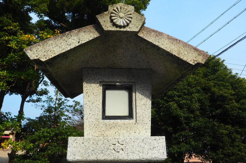 【日ユ同祖論】皇室の「菊の紋章」とユダヤ人の王ダビデの紋章「六芒星」の謎