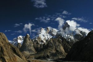 同じ地球上なのになかなか行けない場所…世界屈指の難峰