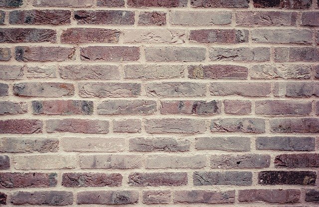 なぜ！？カナダのショッピングセンターで「壁の中に死体」があるのが発見される！