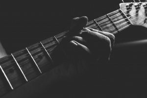 悪魔に魂を売った？！寿命と引き換えに音楽の才能を与えられたミュージシャンたち