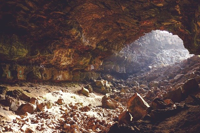 首なし地蔵を3体見つけると死ぬ！神奈川県随一の心霊スポット「しとどの窟」