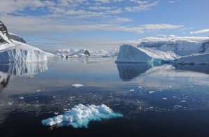 世界最大の氷山がとうとう南極から分離！温暖化の影響か?