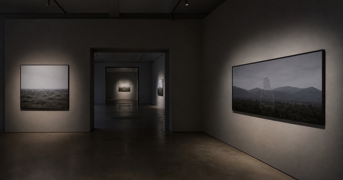 『視える人には見える展』で試されるもの 見落とす怖さの展示設計